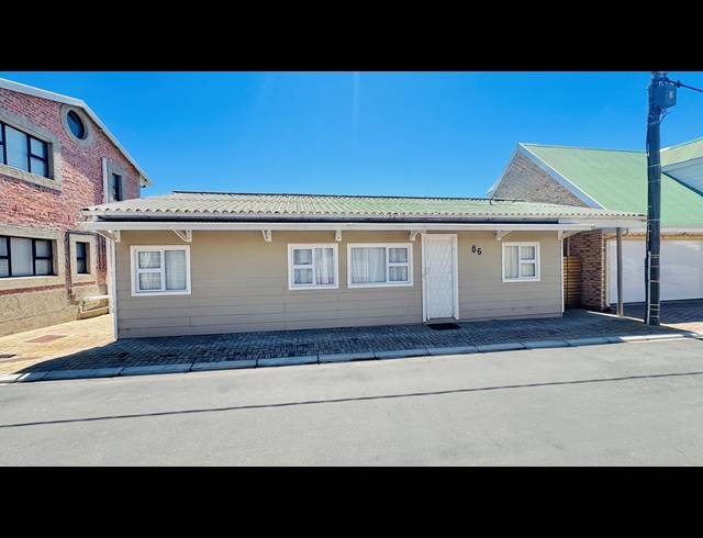 3 BEDROOM HOUSE FOR SALE IN HARTENBOS CENTRAL
